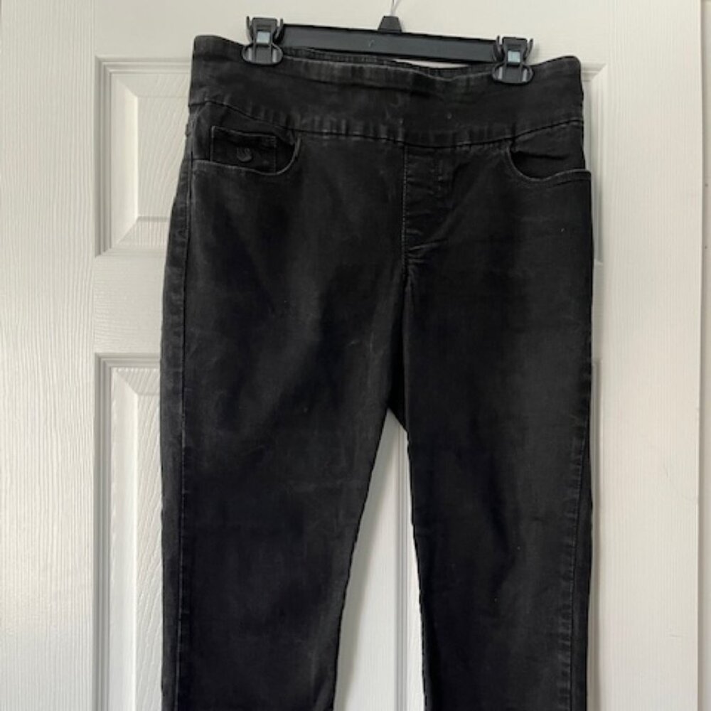 Gloria Vanderbilt Amanda Pull-on High-Rise Jeans;  Black; Size 12